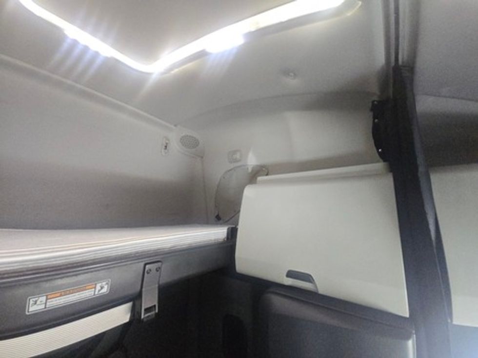 Sleeper Tractor-Heavy Duty Tractors-Freightliner-2021-T12664ST-Poplar Bluff-MO-608,686\n\t\tmiles-$ 52,250 - Image 17