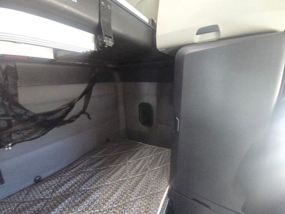 Sleeper Tractor-Heavy Duty Tractors-Freightliner-2021-T12664ST-Poplar Bluff-MO-608,686\n\t\tmiles-$ 52,250 - Image 18