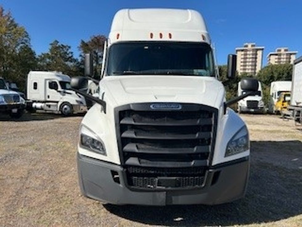Sleeper Tractor-Heavy Duty Tractors-Freightliner-2021-T12664ST-Poplar Bluff-MO-608,686\n\t\tmiles-$ 52,250 - Image 2