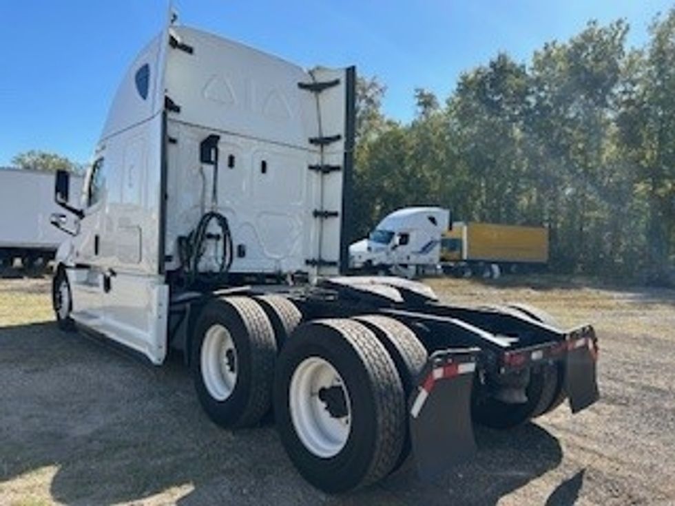Sleeper Tractor-Heavy Duty Tractors-Freightliner-2021-T12664ST-Poplar Bluff-MO-608,686\n\t\tmiles-$ 52,250 - Image 5