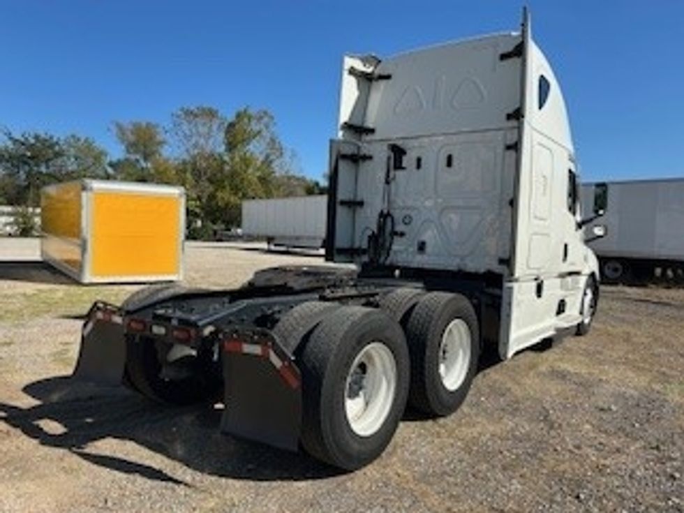 Sleeper Tractor-Heavy Duty Tractors-Freightliner-2021-T12664ST-Poplar Bluff-MO-608,686\n\t\tmiles-$ 52,250 - Image 7
