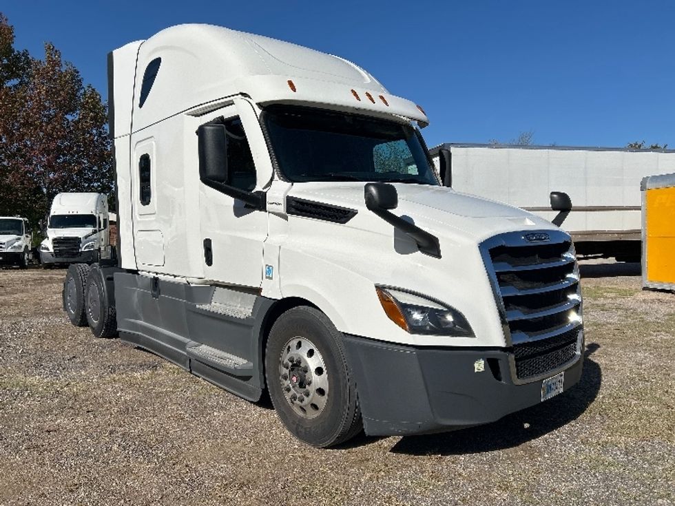 Sleeper Tractor-Heavy Duty Tractors-Freightliner-2021-T12664ST-Poplar Bluff-MO-622,585\n\t\tmiles-$ 52,750 - Image 1