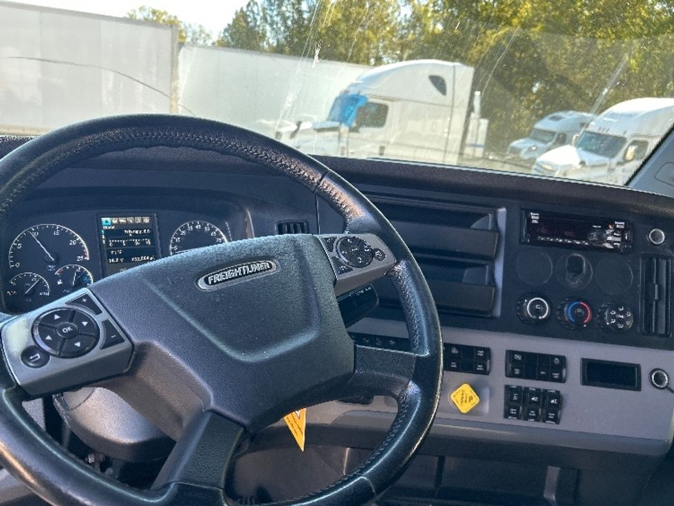 Sleeper Tractor-Heavy Duty Tractors-Freightliner-2021-T12664ST-Poplar Bluff-MO-622,585\n\t\tmiles-$ 52,750 - Image 11