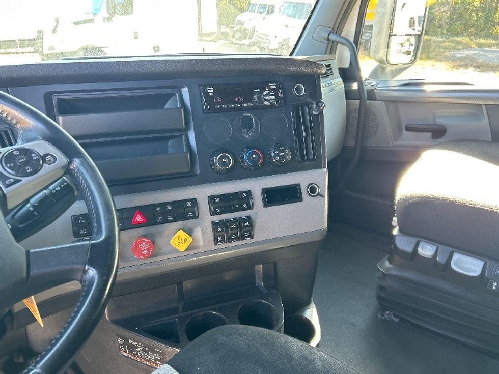 Sleeper Tractor-Heavy Duty Tractors-Freightliner-2021-T12664ST-Poplar Bluff-MO-622,585\n\t\tmiles-$ 52,750 - Image 12