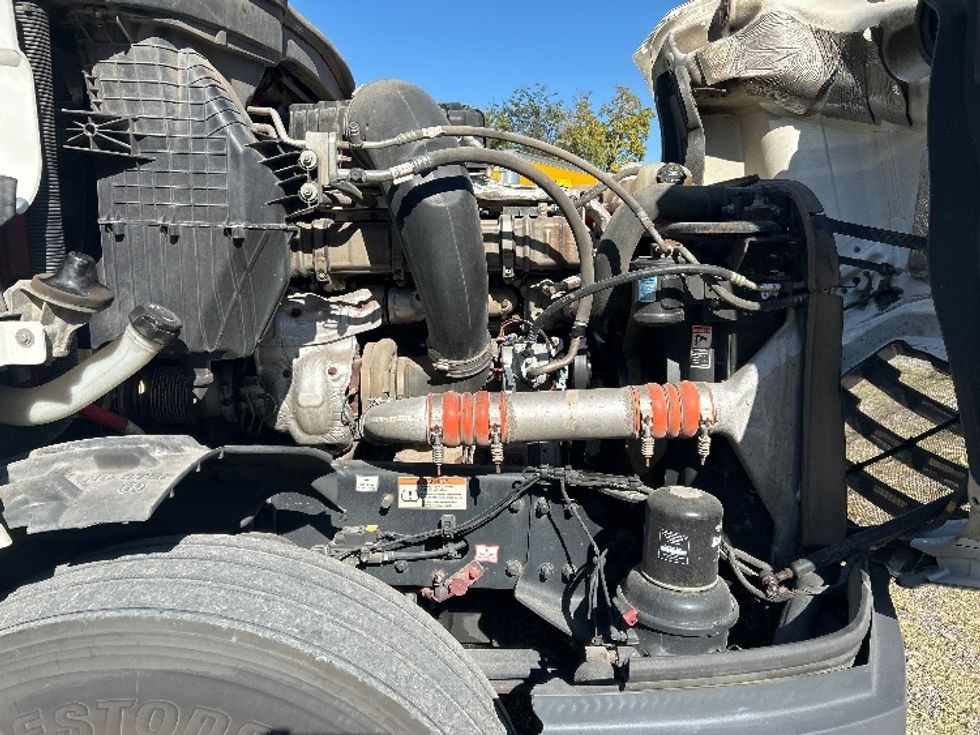 Sleeper Tractor-Heavy Duty Tractors-Freightliner-2021-T12664ST-Poplar Bluff-MO-622,585\n\t\tmiles-$ 52,750 - Image 20