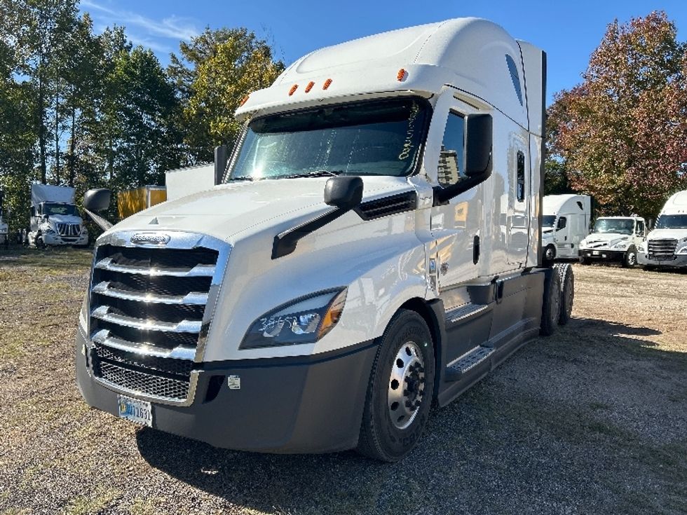 Sleeper Tractor-Heavy Duty Tractors-Freightliner-2021-T12664ST-Poplar Bluff-MO-622,585\n\t\tmiles-$ 52,750 - Image 3