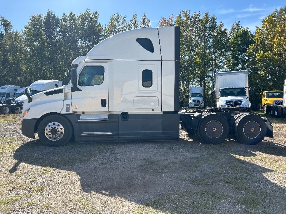 Sleeper Tractor-Heavy Duty Tractors-Freightliner-2021-T12664ST-Poplar Bluff-MO-622,585\n\t\tmiles-$ 52,750 - Image 4