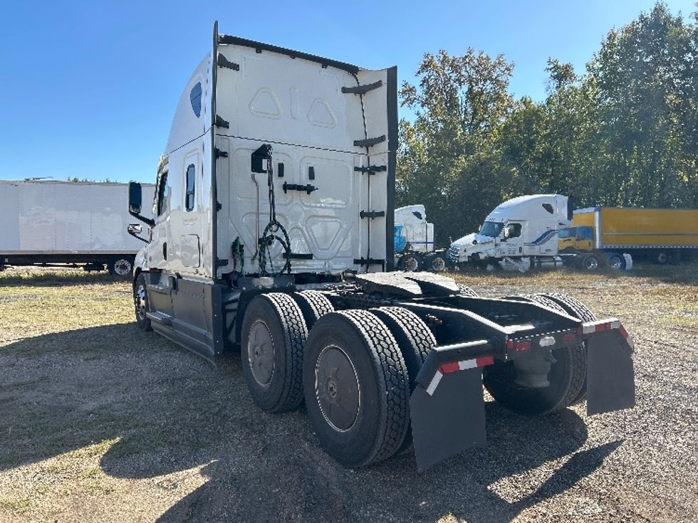 Sleeper Tractor-Heavy Duty Tractors-Freightliner-2021-T12664ST-Poplar Bluff-MO-622,585\n\t\tmiles-$ 52,750 - Image 5
