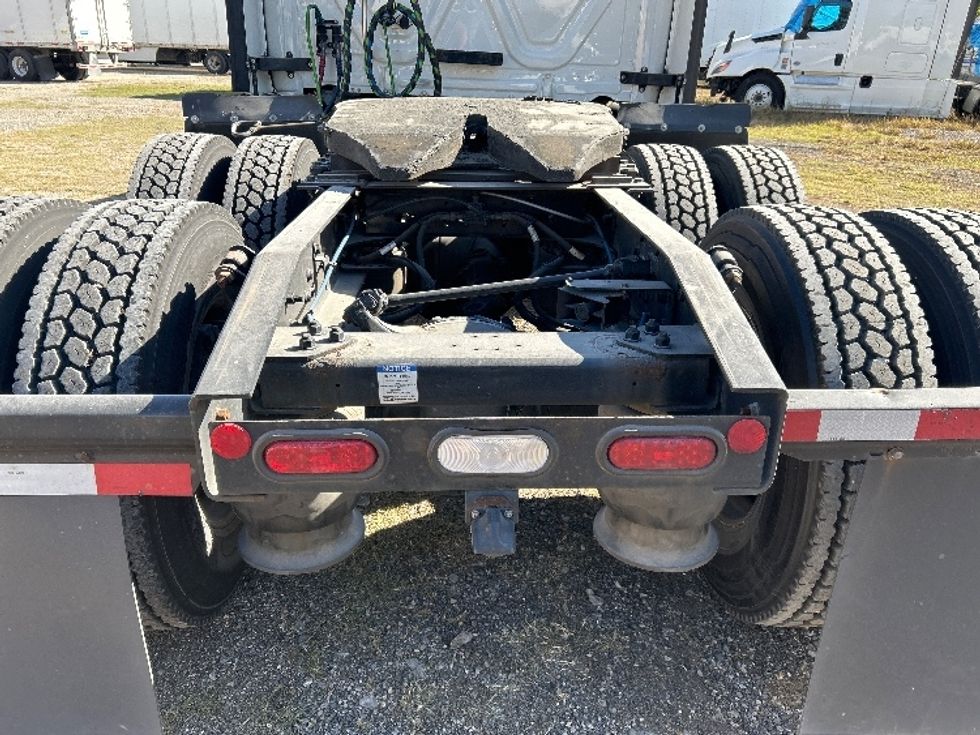 Sleeper Tractor-Heavy Duty Tractors-Freightliner-2021-T12664ST-Poplar Bluff-MO-622,585\n\t\tmiles-$ 52,750 - Image 6