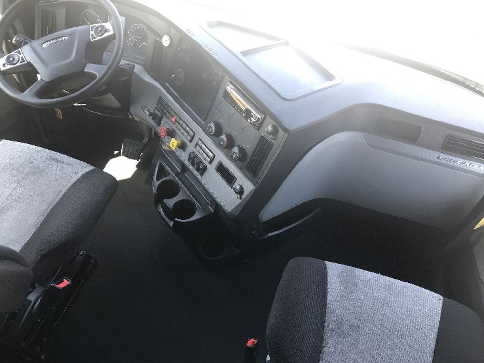 Sleeper Tractor-Heavy Duty Tractors-Freightliner-2021-T12664ST-Portland-OR-603,558\n\t\tmiles-$ 63,500 - Image 12