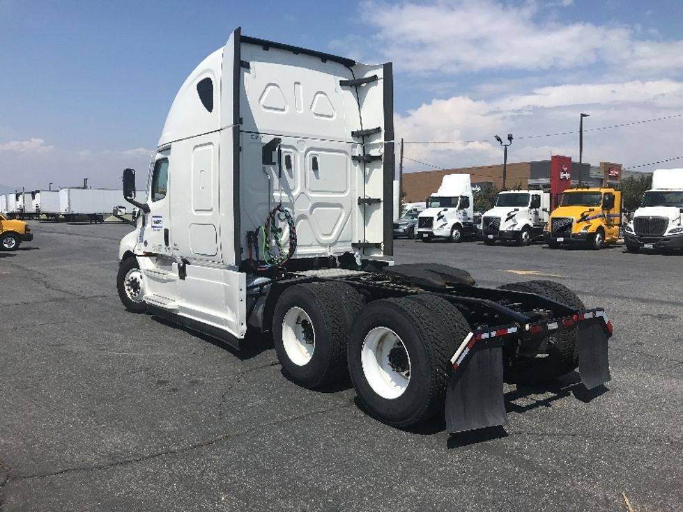 Sleeper Tractor-Heavy Duty Tractors-Freightliner-2021-T12664ST-Portland-OR-603,558\n\t\tmiles-$ 63,500 - Image 2