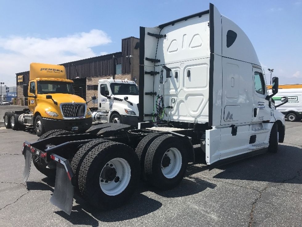 Sleeper Tractor-Heavy Duty Tractors-Freightliner-2021-T12664ST-Portland-OR-603,558\n\t\tmiles-$ 63,500 - Image 4