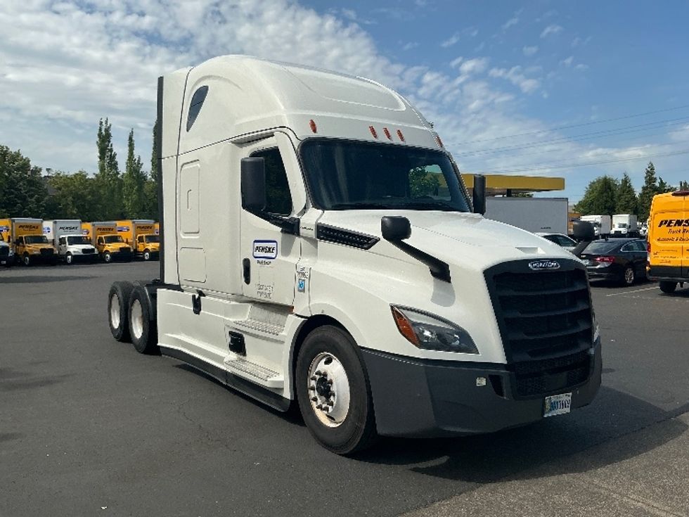 Sleeper Tractor-Heavy Duty Tractors-Freightliner-2021-T12664ST-Portland-OR-651,028\n\t\tmiles-$ 59,250 - Image 1