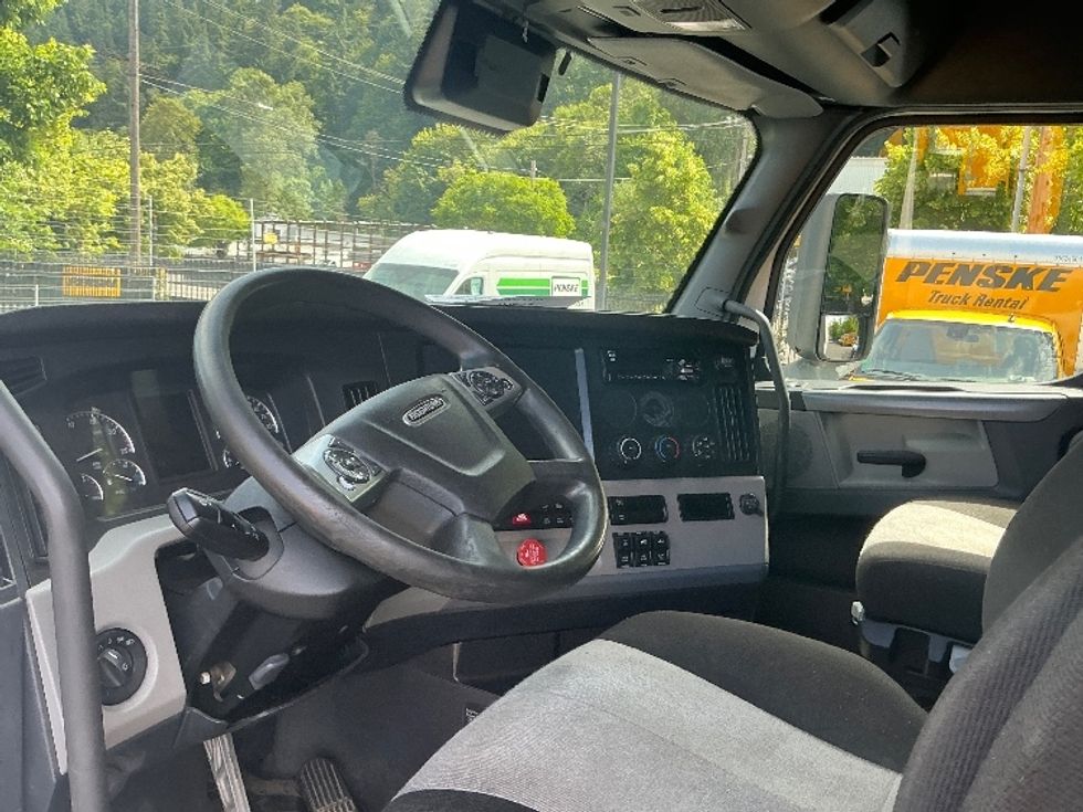 Sleeper Tractor-Heavy Duty Tractors-Freightliner-2021-T12664ST-Portland-OR-651,028\n\t\tmiles-$ 59,250 - Image 10