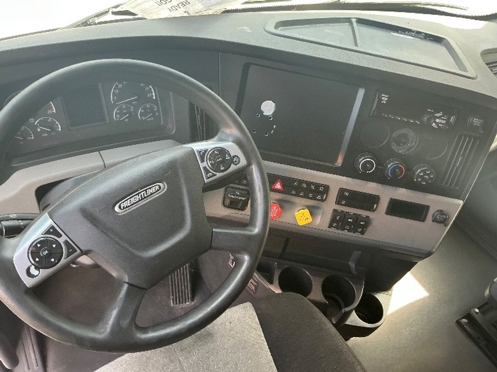 Sleeper Tractor-Heavy Duty Tractors-Freightliner-2021-T12664ST-Portland-OR-651,028\n\t\tmiles-$ 59,250 - Image 11