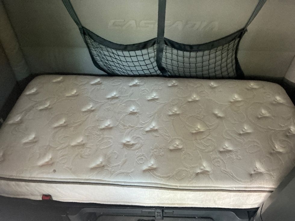 Sleeper Tractor-Heavy Duty Tractors-Freightliner-2021-T12664ST-Portland-OR-651,028\n\t\tmiles-$ 59,250 - Image 18