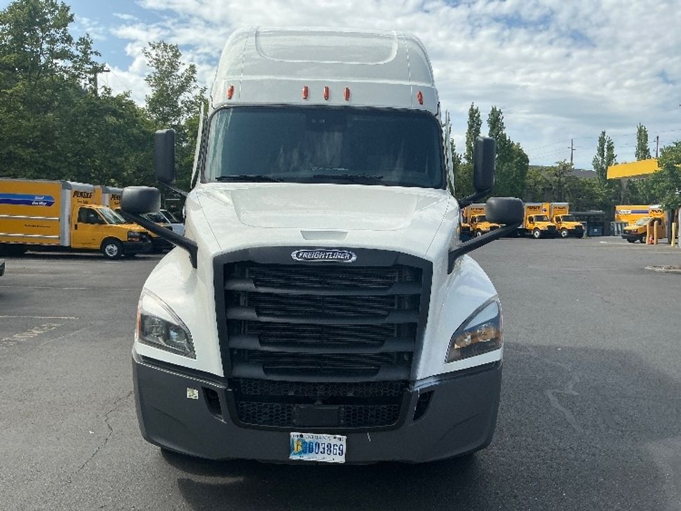 Sleeper Tractor-Heavy Duty Tractors-Freightliner-2021-T12664ST-Portland-OR-651,028\n\t\tmiles-$ 59,250 - Image 2