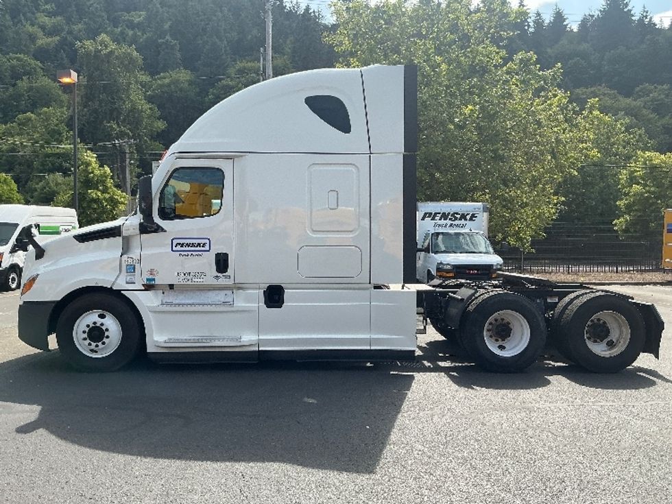 Sleeper Tractor-Heavy Duty Tractors-Freightliner-2021-T12664ST-Portland-OR-651,028\n\t\tmiles-$ 59,250 - Image 4