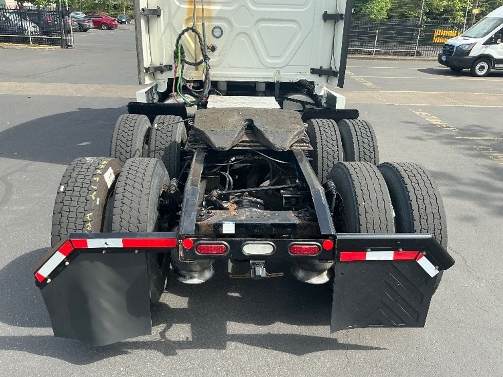 Sleeper Tractor-Heavy Duty Tractors-Freightliner-2021-T12664ST-Portland-OR-651,028\n\t\tmiles-$ 59,250 - Image 6