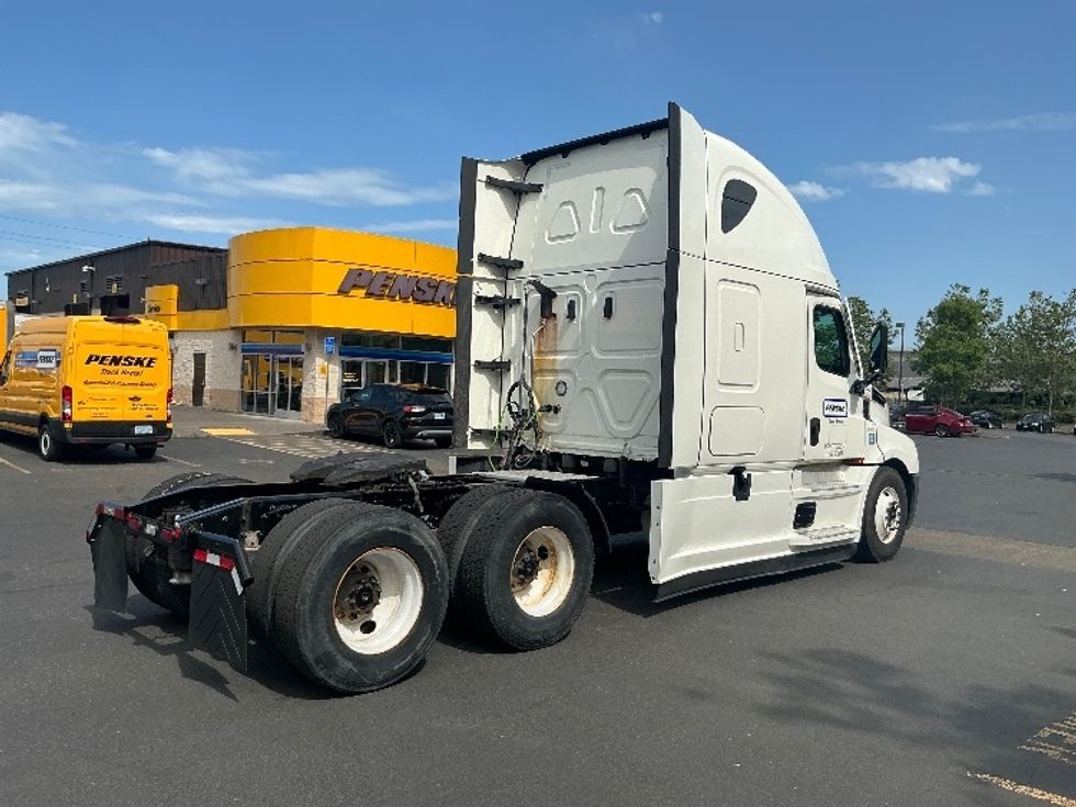 Sleeper Tractor-Heavy Duty Tractors-Freightliner-2021-T12664ST-Portland-OR-651,028\n\t\tmiles-$ 59,250 - Image 7