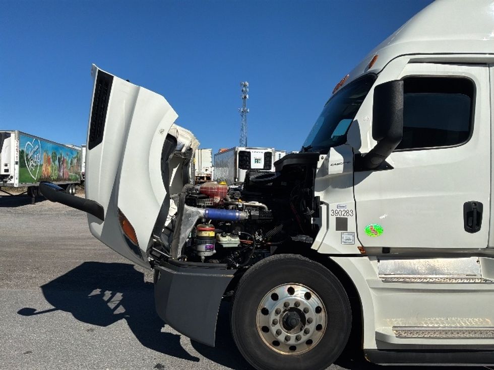 Sleeper Tractor-Heavy Duty Tractors-Freightliner-2021-T12664ST-Pottsville-PA-402,758\n\t\tmiles-$ 78,750 - Image 21