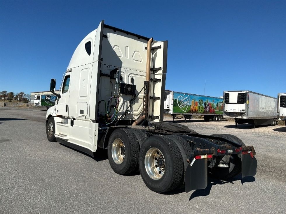Sleeper Tractor-Heavy Duty Tractors-Freightliner-2021-T12664ST-Pottsville-PA-402,758\n\t\tmiles-$ 78,750 - Image 22