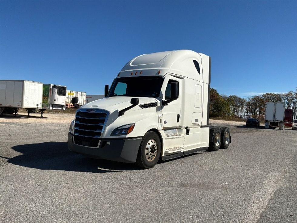 Sleeper Tractor-Heavy Duty Tractors-Freightliner-2021-T12664ST-Pottsville-PA-402,758\n\t\tmiles-$ 78,750 - Image 3