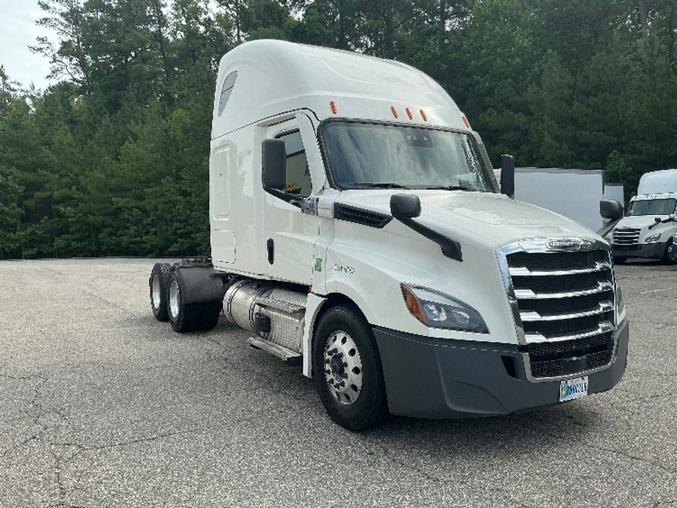 Sleeper Tractor-Heavy Duty Tractors-Freightliner-2021-T12664ST-Prince George-VA-416,880\n\t\tmiles-$ 79,500 - Image 1