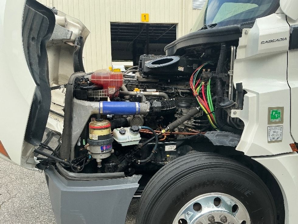 Sleeper Tractor-Heavy Duty Tractors-Freightliner-2021-T12664ST-Prince George-VA-416,880\n\t\tmiles-$ 79,500 - Image 21