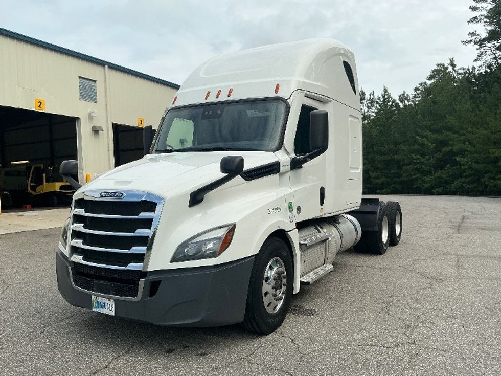 Sleeper Tractor-Heavy Duty Tractors-Freightliner-2021-T12664ST-Prince George-VA-416,880\n\t\tmiles-$ 79,500 - Image 3