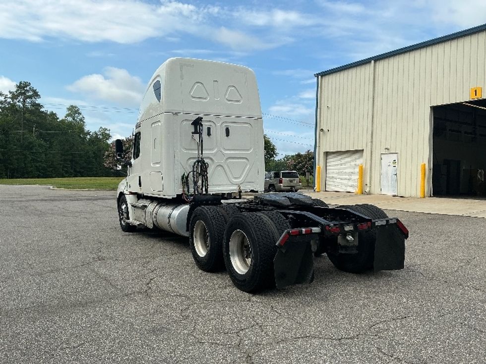 Sleeper Tractor-Heavy Duty Tractors-Freightliner-2021-T12664ST-Prince George-VA-416,880\n\t\tmiles-$ 79,500 - Image 5