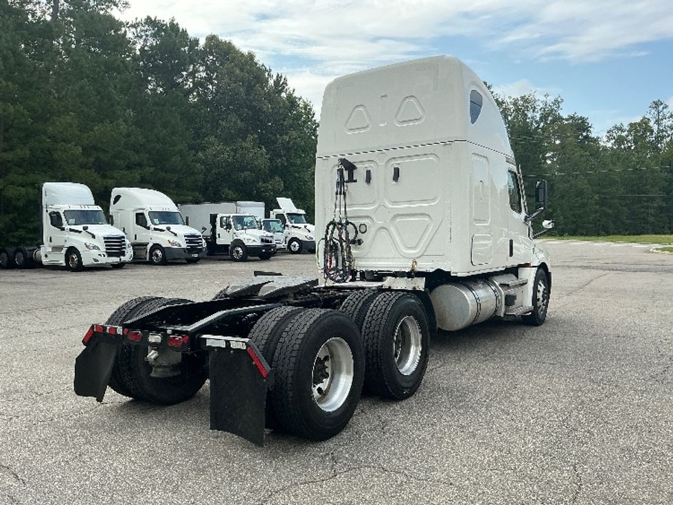 Sleeper Tractor-Heavy Duty Tractors-Freightliner-2021-T12664ST-Prince George-VA-416,880\n\t\tmiles-$ 79,500 - Image 7