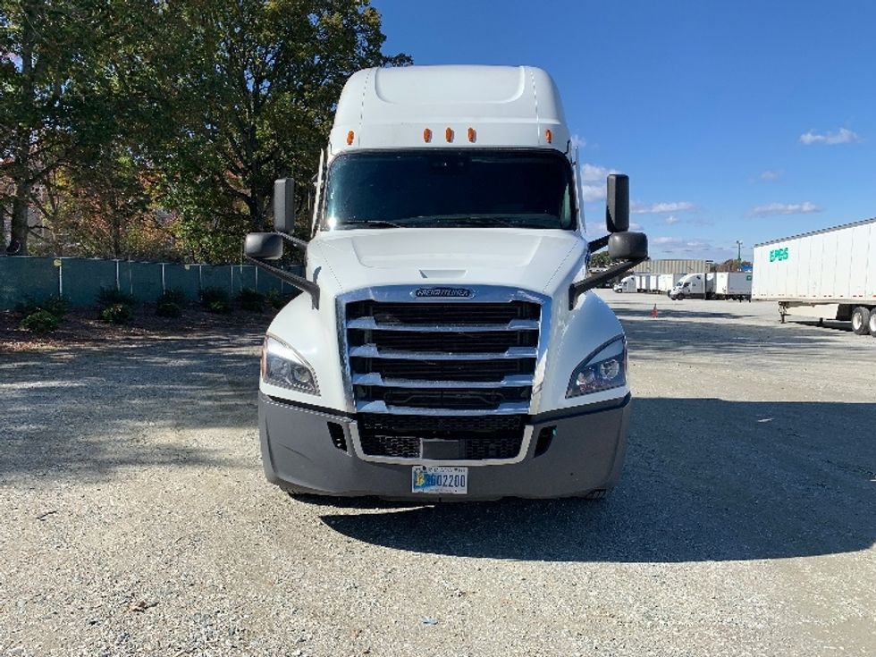 Sleeper Tractor-Heavy Duty Tractors-Freightliner-2021-T12664ST-Prince George-VA-454,835\n\t\tmiles-$ 69,500 - Image 2
