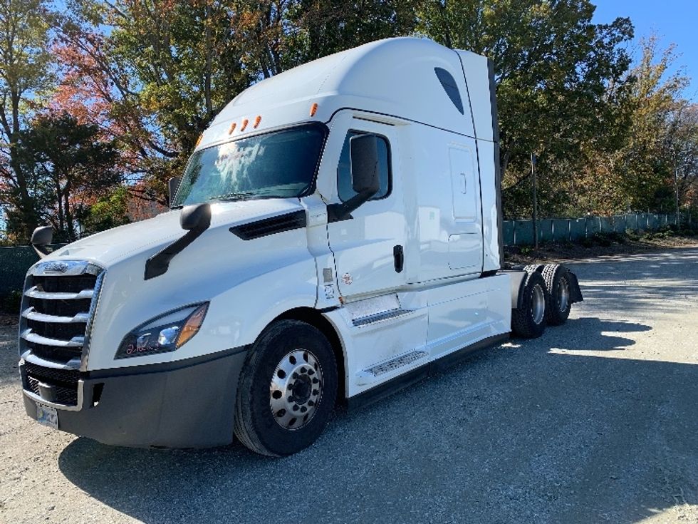 Sleeper Tractor-Heavy Duty Tractors-Freightliner-2021-T12664ST-Prince George-VA-454,835\n\t\tmiles-$ 69,500 - Image 3