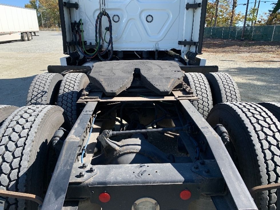 Sleeper Tractor-Heavy Duty Tractors-Freightliner-2021-T12664ST-Prince George-VA-454,835\n\t\tmiles-$ 69,500 - Image 6