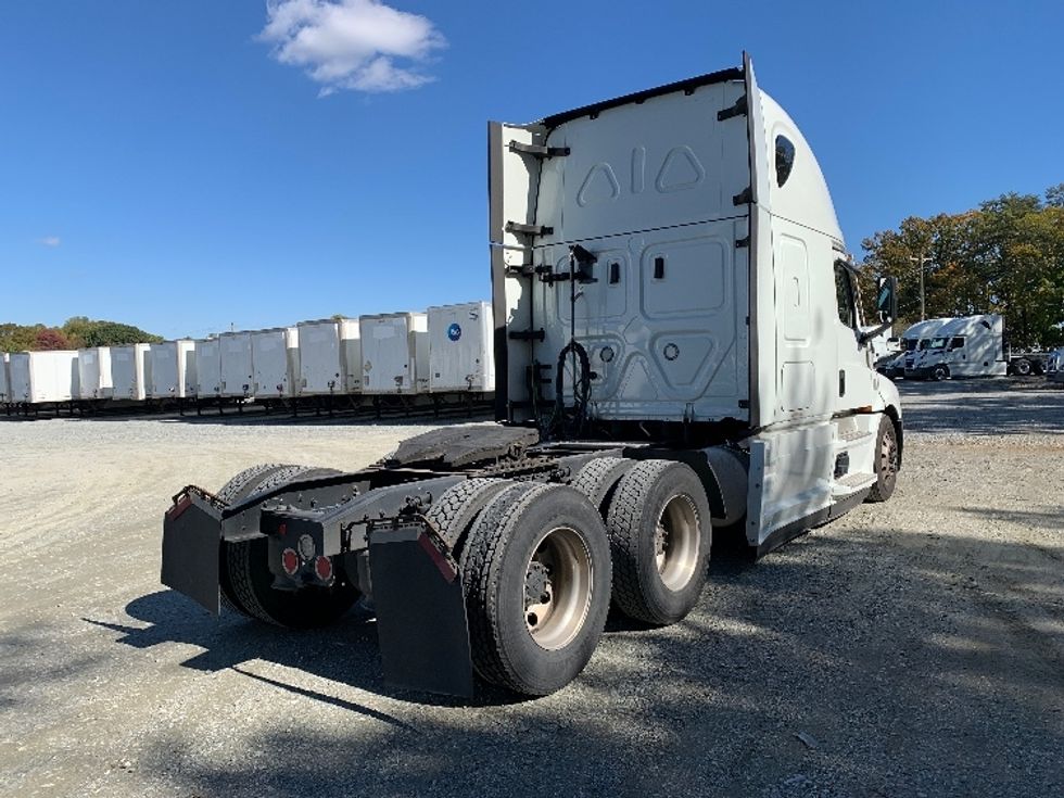 Sleeper Tractor-Heavy Duty Tractors-Freightliner-2021-T12664ST-Prince George-VA-454,835\n\t\tmiles-$ 69,500 - Image 7