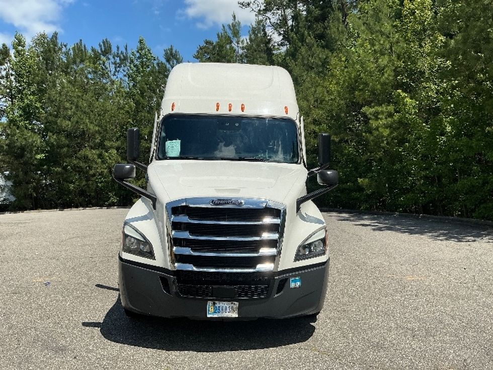 Sleeper Tractor-Heavy Duty Tractors-Freightliner-2021-T12664ST-Prince George-VA-455,835\n\t\tmiles-$ 69,500 - Image 2