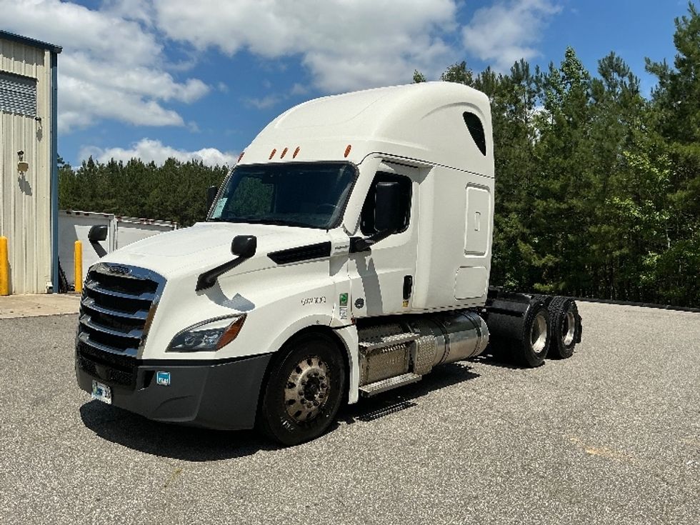 Sleeper Tractor-Heavy Duty Tractors-Freightliner-2021-T12664ST-Prince George-VA-455,835\n\t\tmiles-$ 69,500 - Image 3