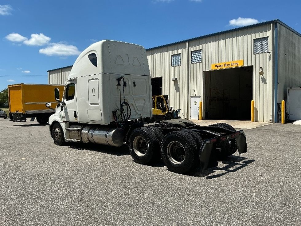 Sleeper Tractor-Heavy Duty Tractors-Freightliner-2021-T12664ST-Prince George-VA-455,835\n\t\tmiles-$ 69,500 - Image 5