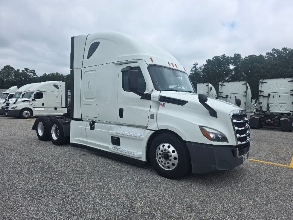 Sleeper Tractor-Heavy Duty Tractors-Freightliner-2021-T12664ST-Prince George-VA-478,131\n\t\tmiles-$ 68,250 - Image 1