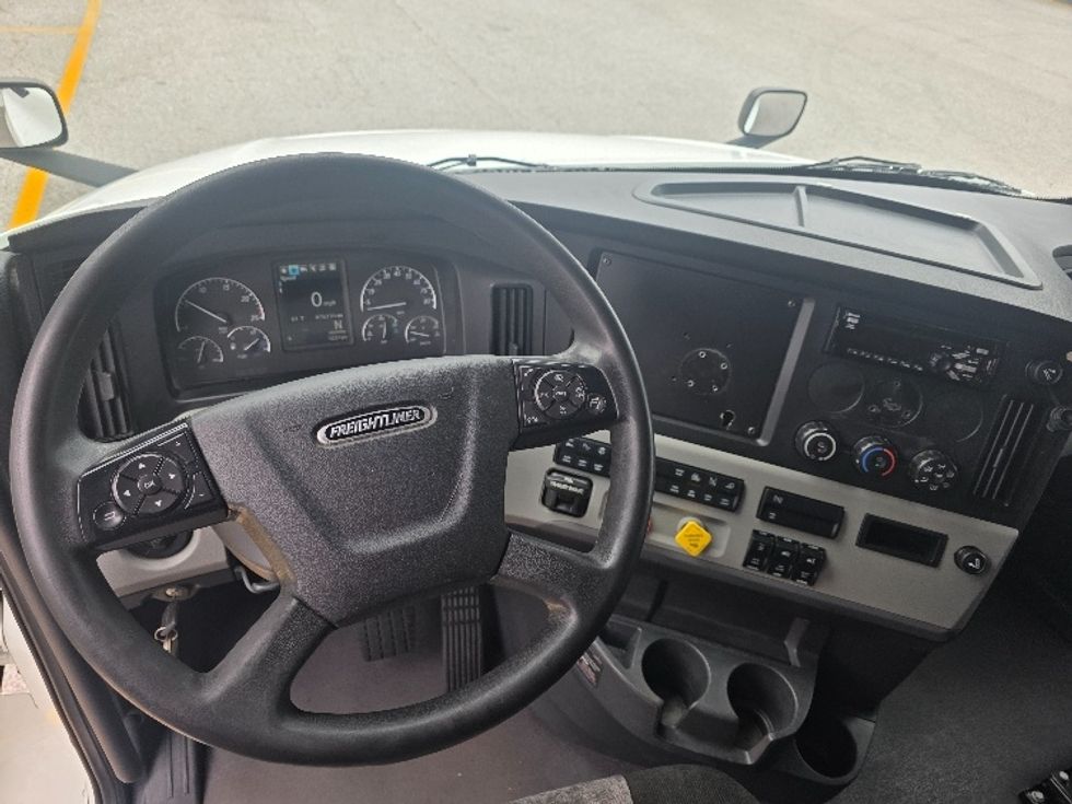 Sleeper Tractor-Heavy Duty Tractors-Freightliner-2021-T12664ST-Prince George-VA-478,131\n\t\tmiles-$ 68,250 - Image 11