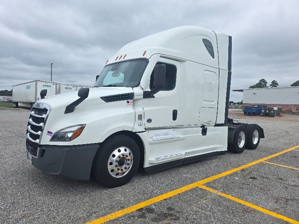 Sleeper Tractor-Heavy Duty Tractors-Freightliner-2021-T12664ST-Prince George-VA-478,131\n\t\tmiles-$ 68,250 - Image 3