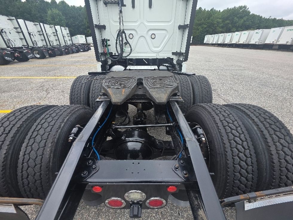 Sleeper Tractor-Heavy Duty Tractors-Freightliner-2021-T12664ST-Prince George-VA-478,131\n\t\tmiles-$ 68,250 - Image 6