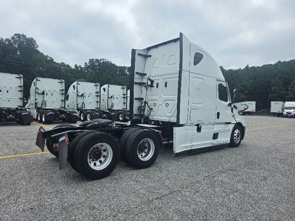 Sleeper Tractor-Heavy Duty Tractors-Freightliner-2021-T12664ST-Prince George-VA-478,131\n\t\tmiles-$ 68,250 - Image 7