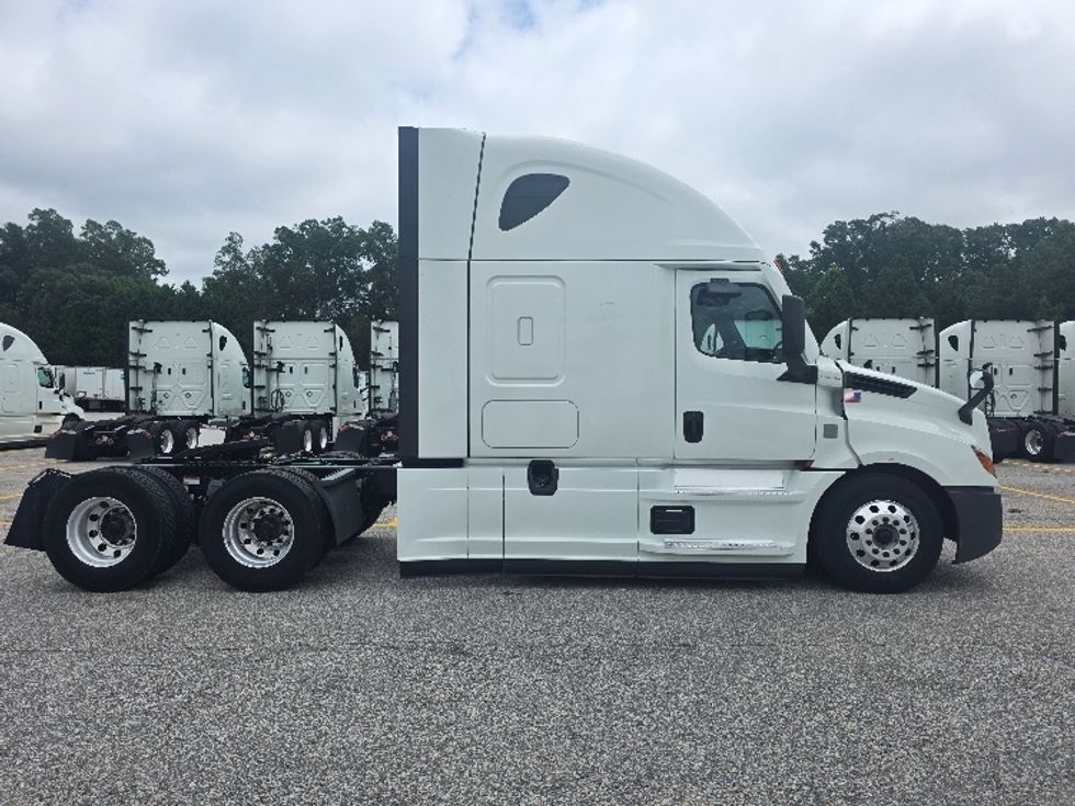 Sleeper Tractor-Heavy Duty Tractors-Freightliner-2021-T12664ST-Prince George-VA-478,131\n\t\tmiles-$ 68,250 - Image 8