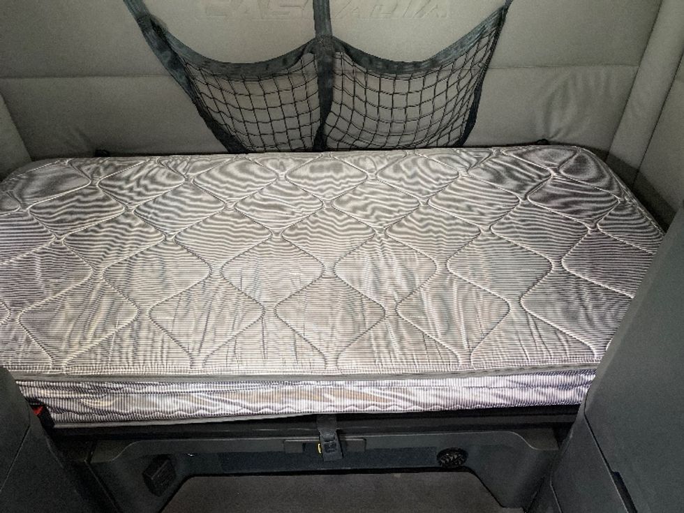 Sleeper Tractor-Heavy Duty Tractors-Freightliner-2021-T12664ST-Prince George-VA-520,875\n\t\tmiles-$ 60,750 - Image 16