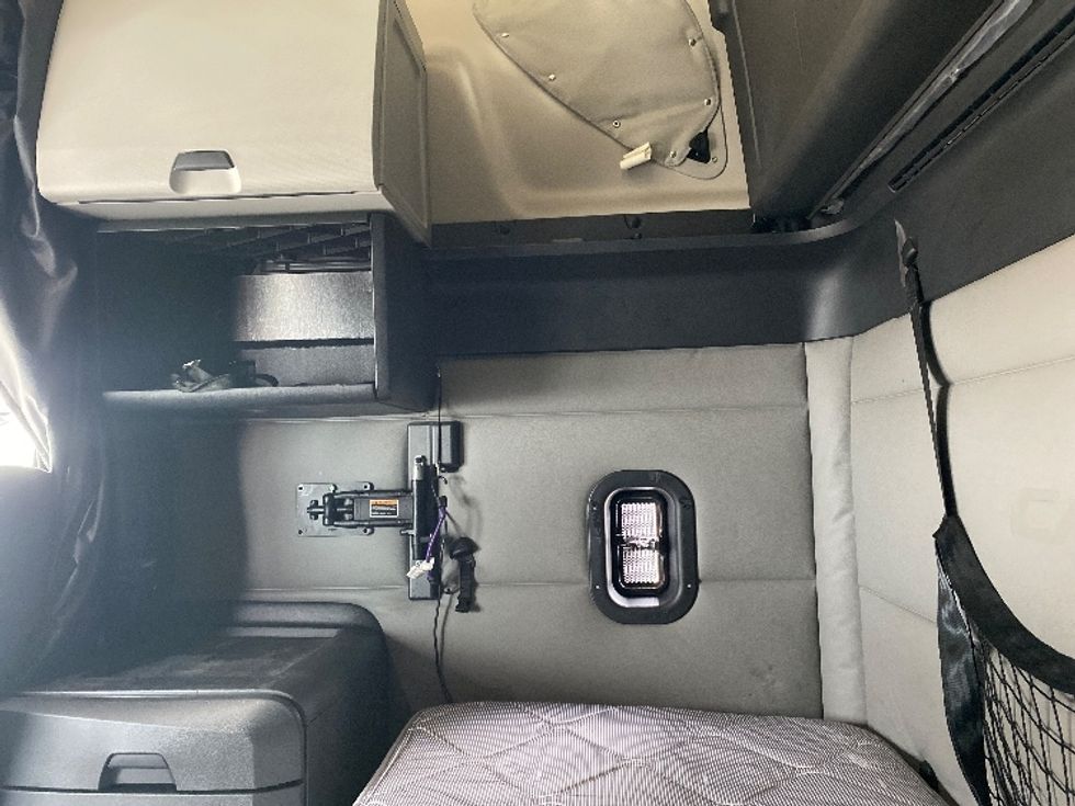 Sleeper Tractor-Heavy Duty Tractors-Freightliner-2021-T12664ST-Prince George-VA-520,875\n\t\tmiles-$ 60,750 - Image 18