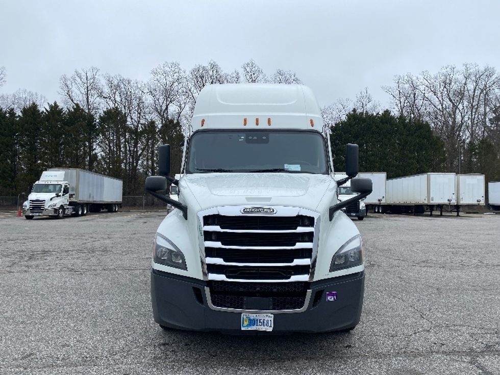 Sleeper Tractor-Heavy Duty Tractors-Freightliner-2021-T12664ST-Prince George-VA-520,875\n\t\tmiles-$ 60,750 - Image 2