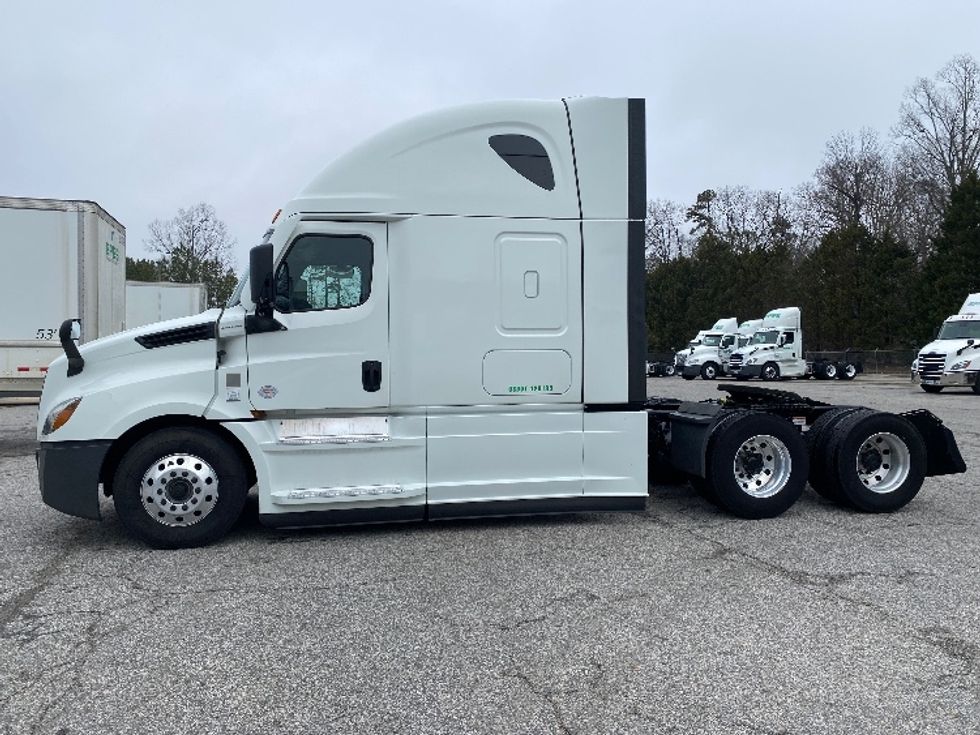 Sleeper Tractor-Heavy Duty Tractors-Freightliner-2021-T12664ST-Prince George-VA-520,875\n\t\tmiles-$ 60,750 - Image 4