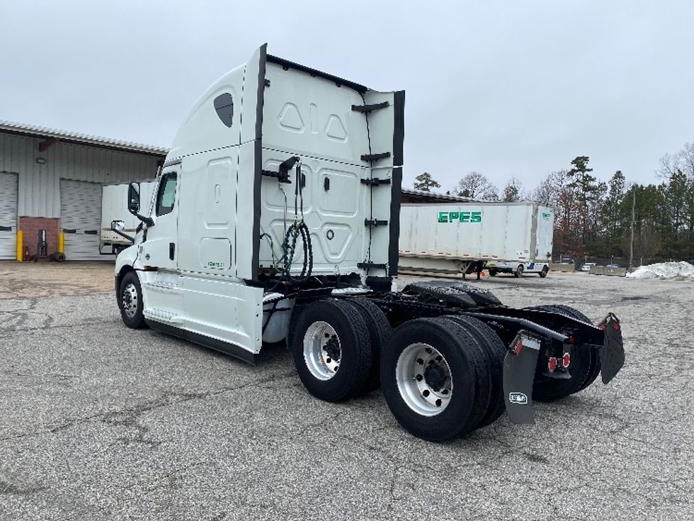 Sleeper Tractor-Heavy Duty Tractors-Freightliner-2021-T12664ST-Prince George-VA-520,875\n\t\tmiles-$ 60,750 - Image 5